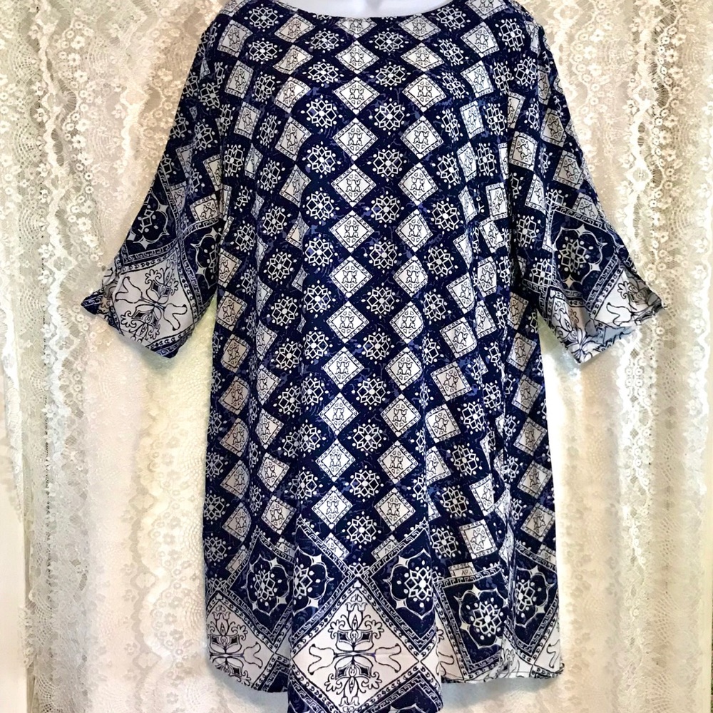 NWT Blue and White 3/4 Sleeve Tunic Top- XL